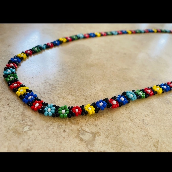 Flower bead necklace - Picture 4 of 4